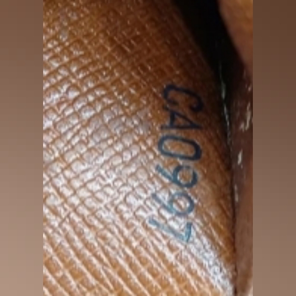 Louis Vuitton wallet - Picture 2 of 14